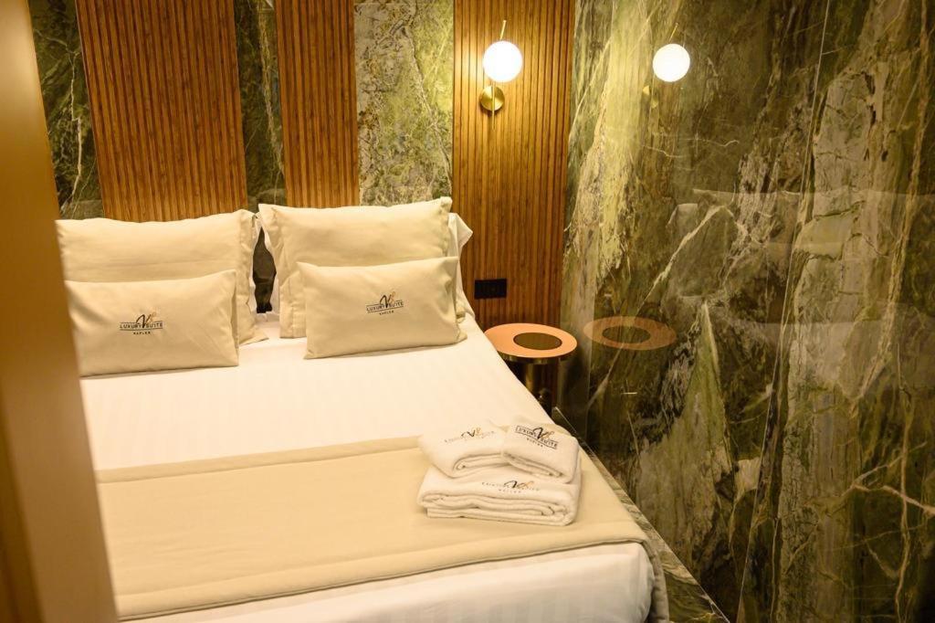 Luxury Suite Napoli ภายนอก รูปภาพ