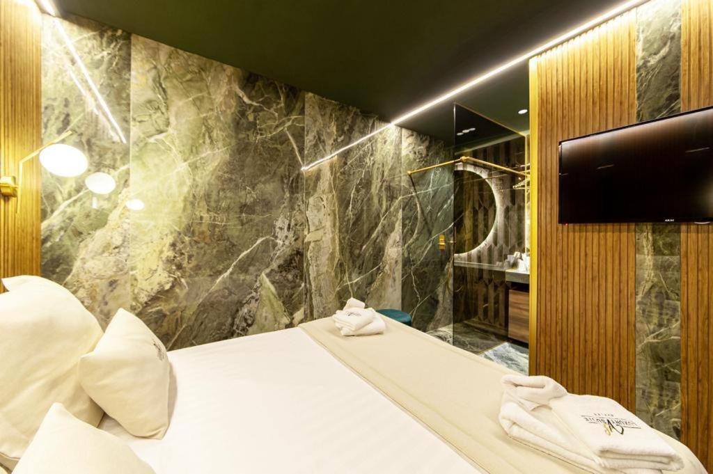 Luxury Suite Napoli ภายนอก รูปภาพ